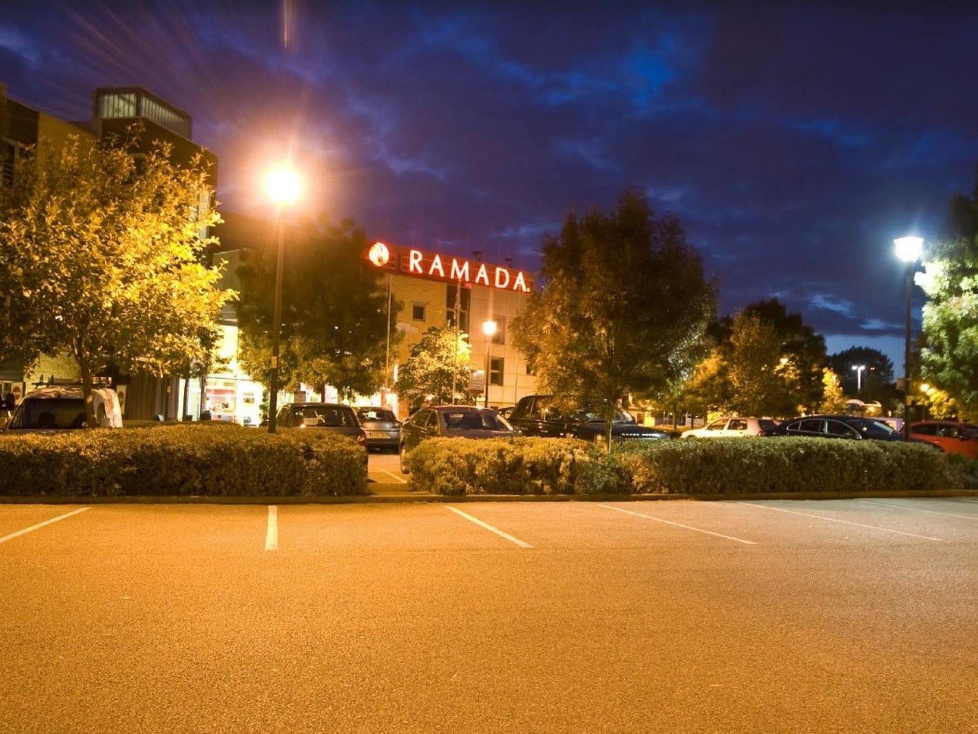 Ramada London North Hotel Edgware Ngoại thất bức ảnh